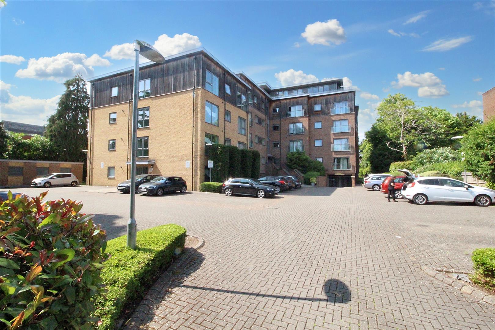 2 bed property in 36 Southcote Lane, Reading